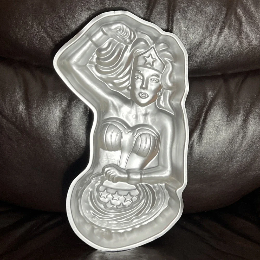 Vintage Wilton Wonder Women 1978 Retired DC Comics Birthday Cake Pan‎ Mold
